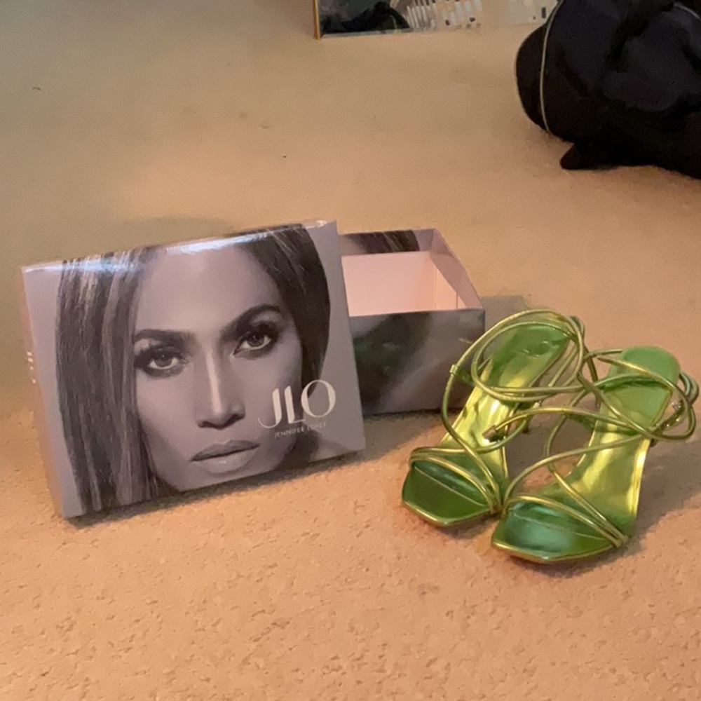 JLO Rainia Pumps